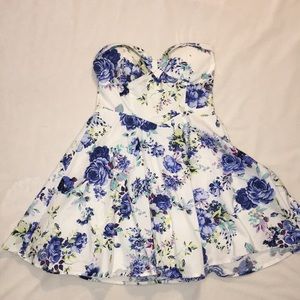 🌸White Dress with Flower Print